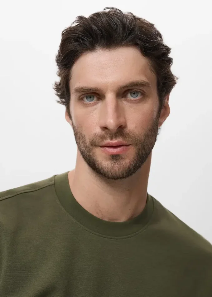 T-shirt in tessuto felpato dalla vestibilità morbida T-shirt in tessuto felpato dalla vestibilità morbida