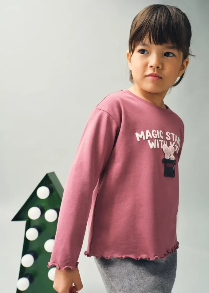 T-shirt ricamata con texture T-shirt ricamata con texture