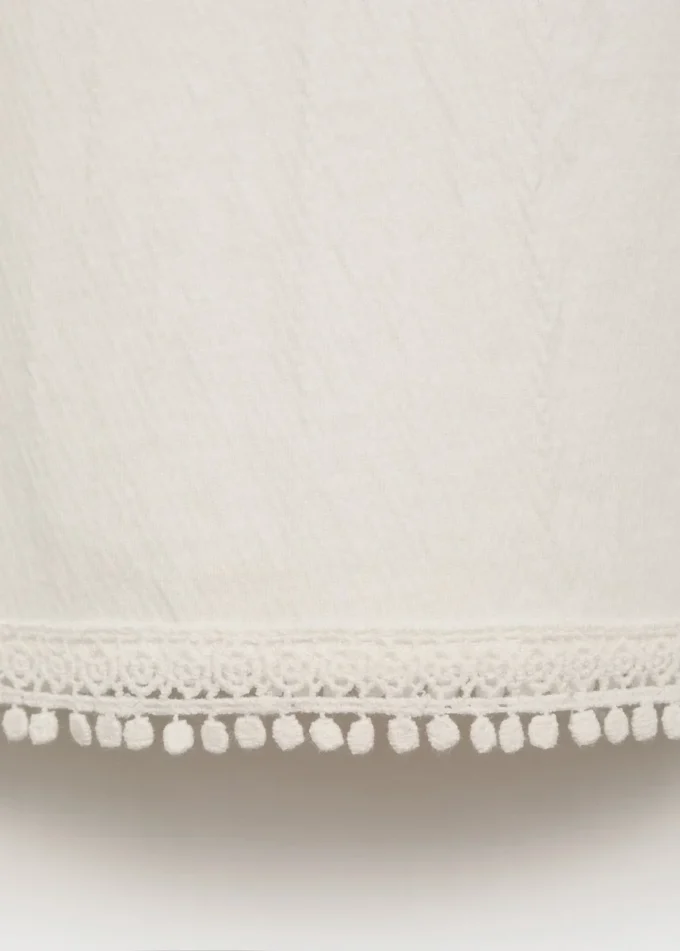 T-shirt ricamata con texture T-shirt ricamata con texture