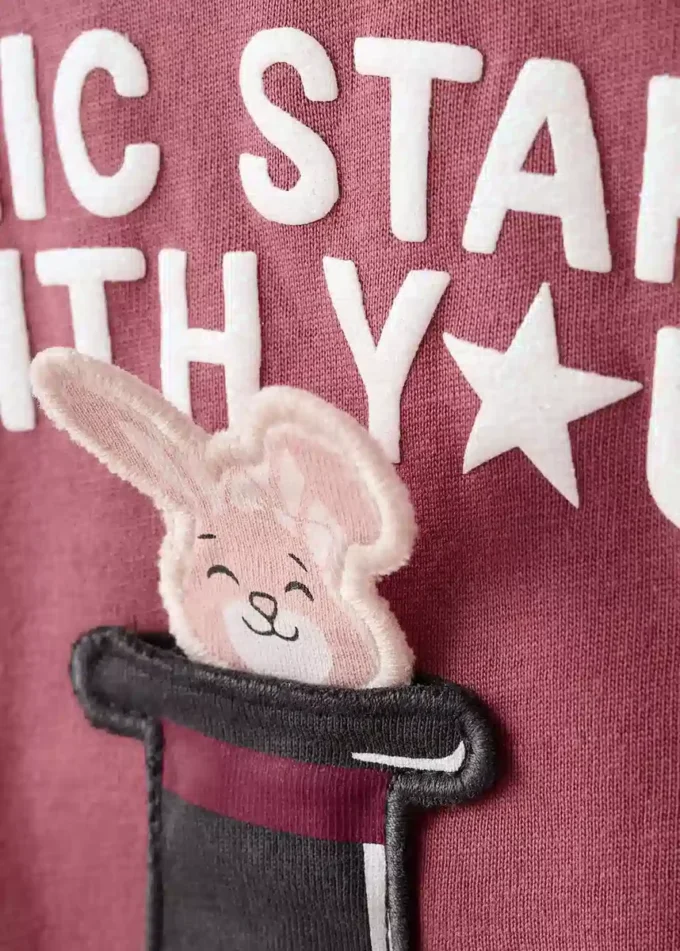 T-shirt ricamata con texture T-shirt ricamata con texture