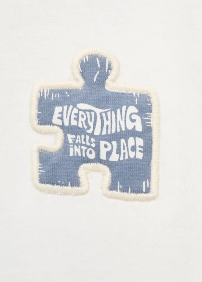 T-shirt ricamata con texture T-shirt ricamata con texture