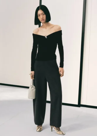 T-shirt senza spalline con dettagli metallici