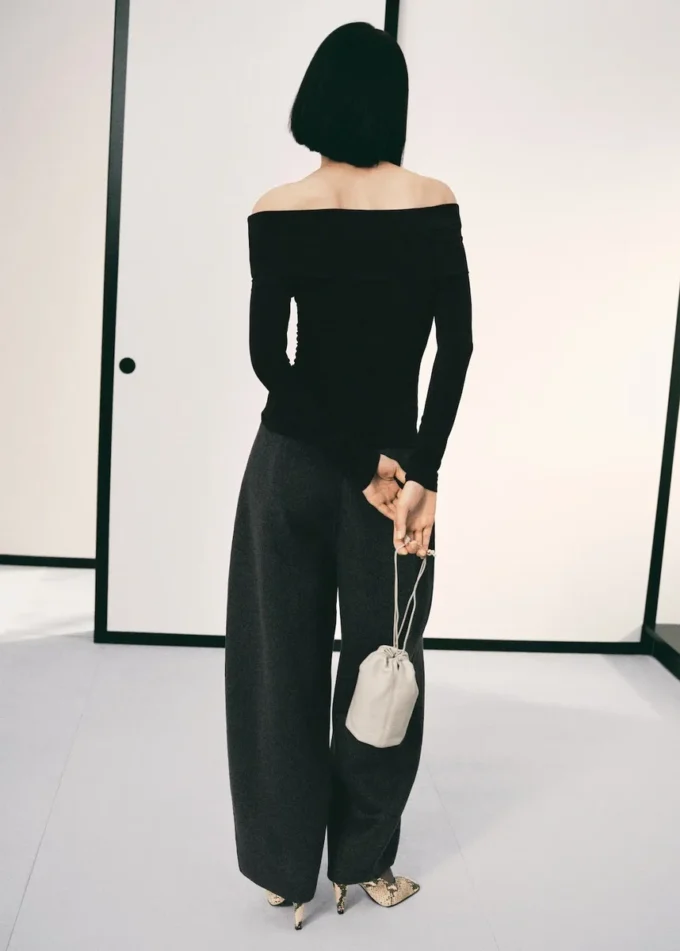 T-shirt senza spalline con dettagli metallici T-shirt senza spalline con dettagli metallici