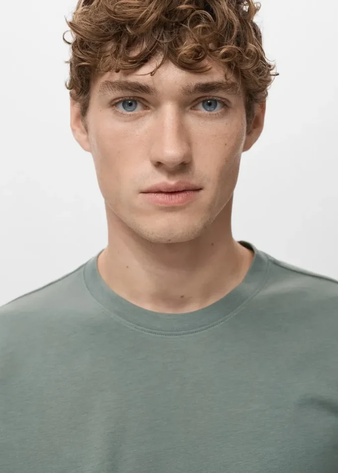 T-shirt slim fit 100% cotone T-shirt slim fit 100% cotone