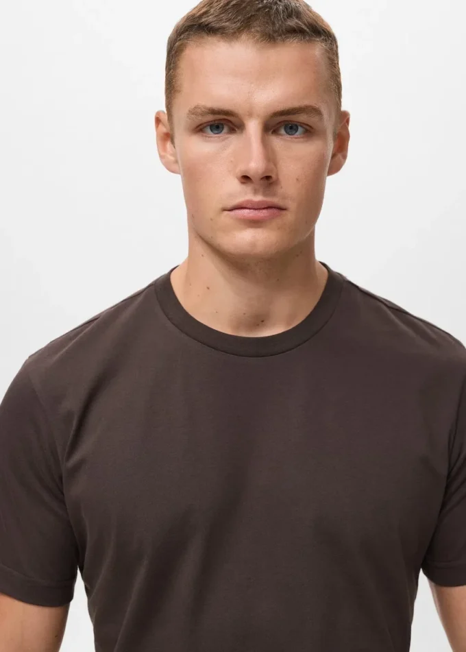 T-shirt slim fit 100% cotone T-shirt slim fit 100% cotone