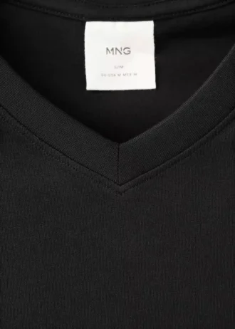 T-shirt slim fit con scollo a V in cotone 100%