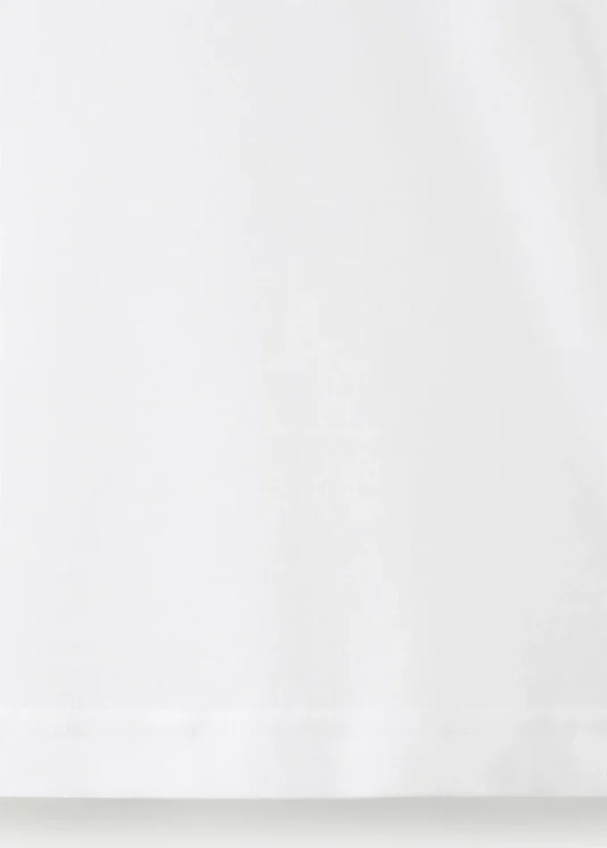 T-shirt slim fit con scollo a V in cotone 100% T-shirt slim fit con scollo a V in cotone 100%