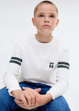 T-shirt stampata ricamata