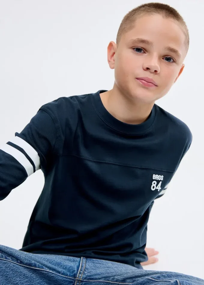 T-shirt stampata ricamata T-shirt stampata ricamata