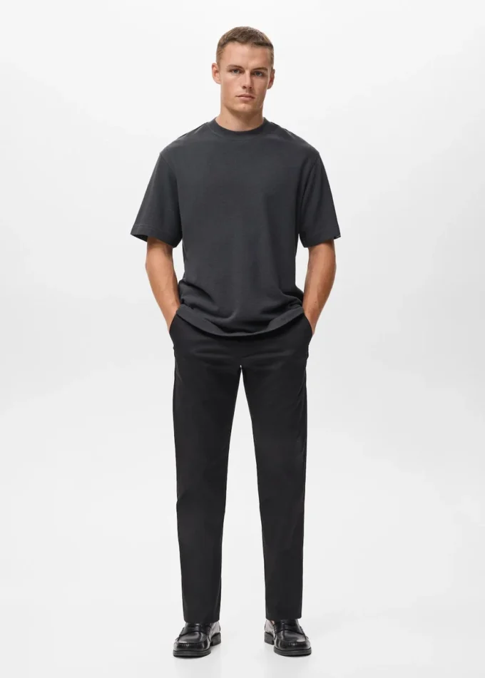 T-shirt strutturata dal taglio morbido in 100% cotone T-shirt strutturata dal taglio morbido in 100% cotone