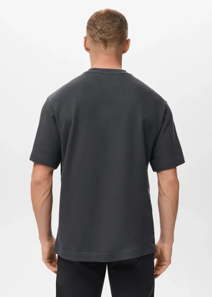 T-shirt strutturata dal taglio morbido in 100% cotone T-shirt strutturata dal taglio morbido in 100% cotone