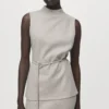 Top a collo alto con cintura