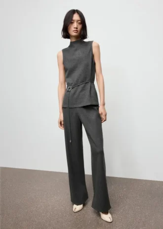 Top a collo alto con cintura