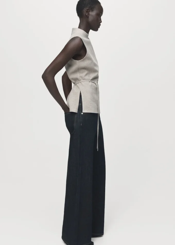 Top a collo alto con cintura