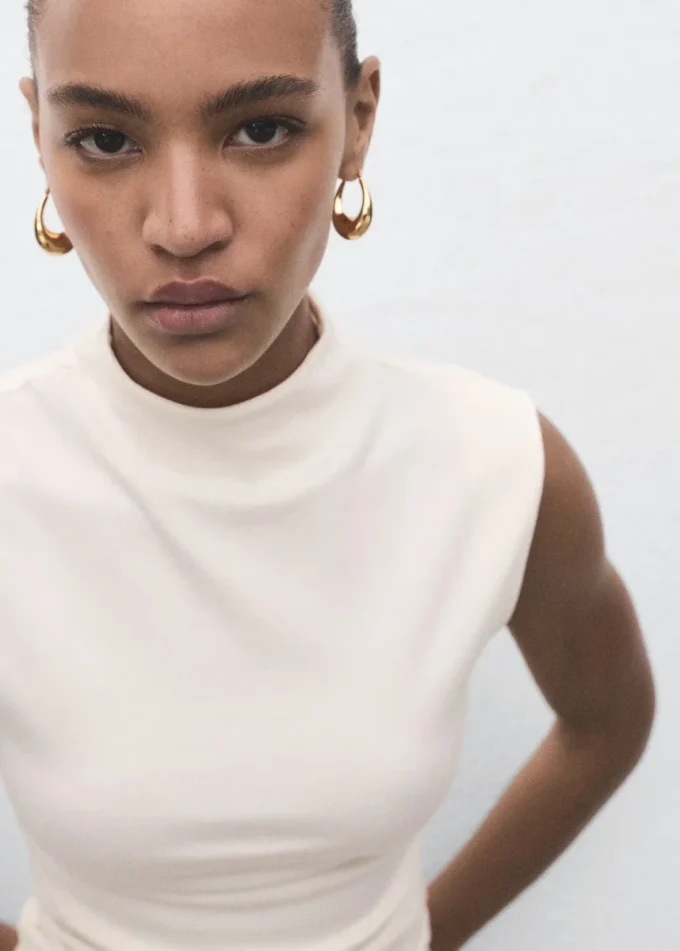 Top aderente con ruches Top aderente con ruches