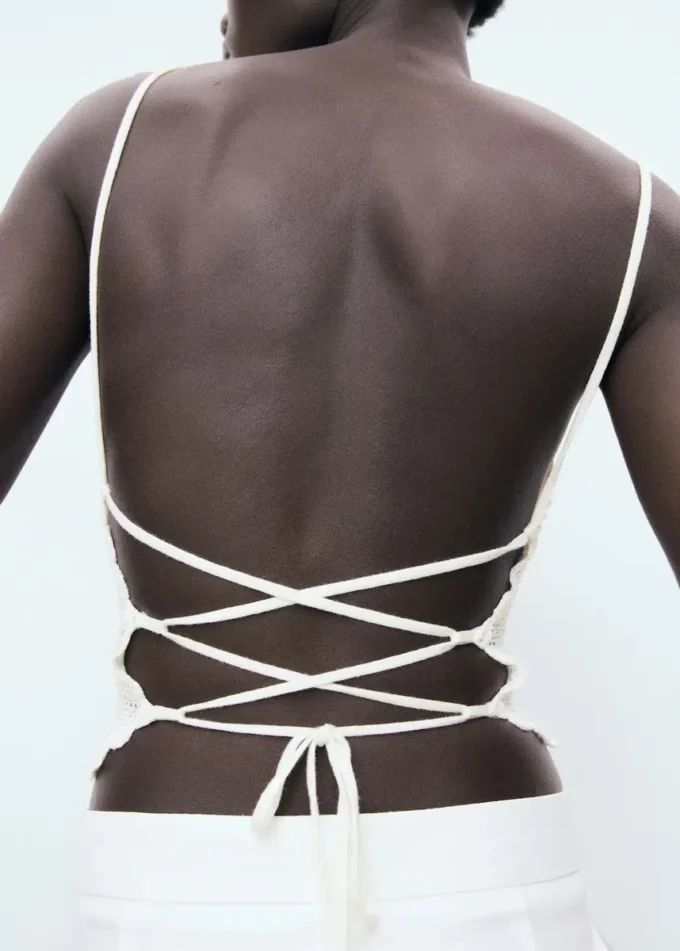 Top all’uncinetto con schiena scoperta Top all’uncinetto con schiena scoperta