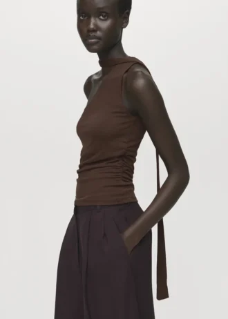 Top asimmetrico con foulard