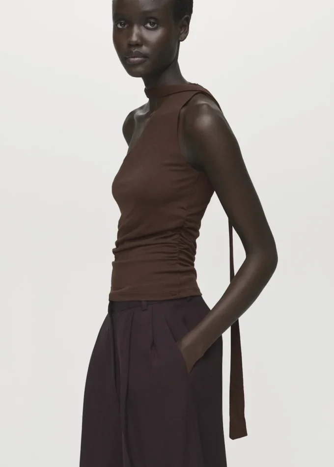 Top asimmetrico con foulard