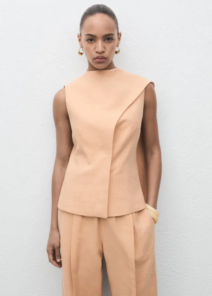 Top asimmetrico con foulard