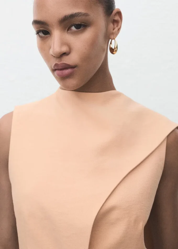 Top asimmetrico con foulard