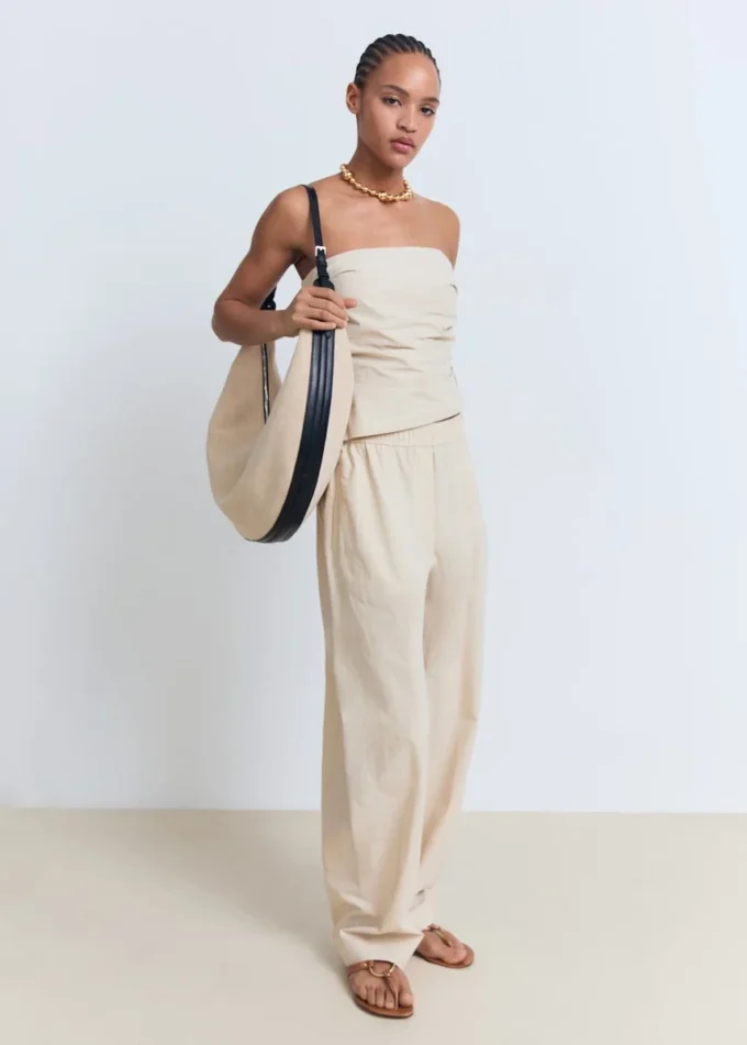 Top asimmetrico senza spalline Top asimmetrico senza spalline