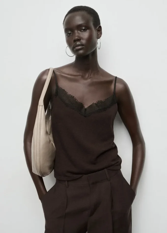 Top con bretelle in pizzo Top con bretelle in pizzo