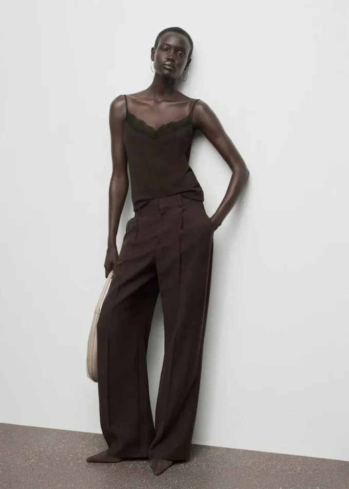 Top con bretelle in pizzo Top con bretelle in pizzo