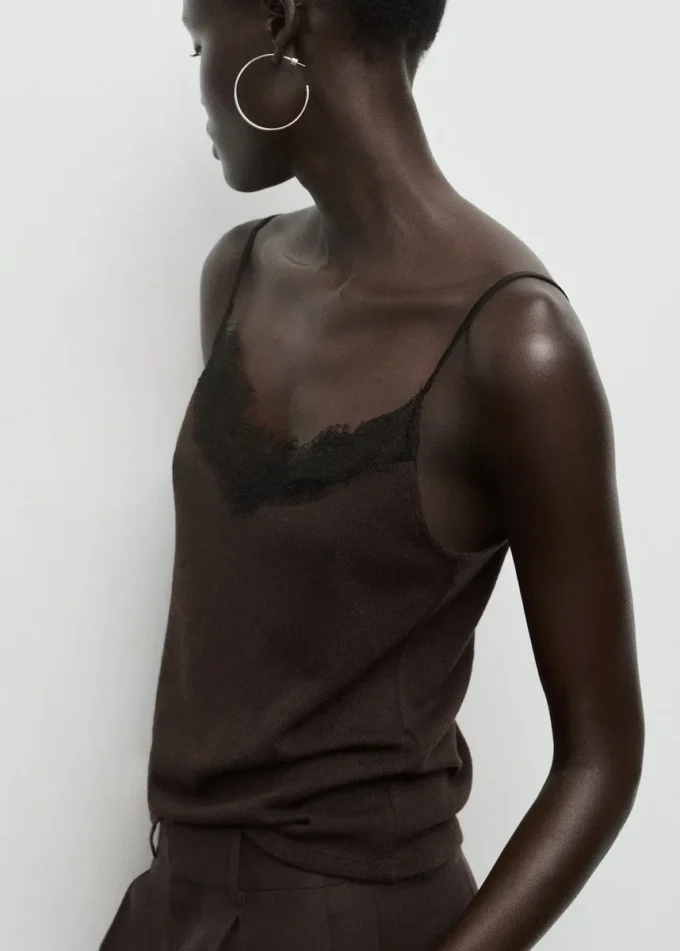 Top con bretelle in pizzo Top con bretelle in pizzo