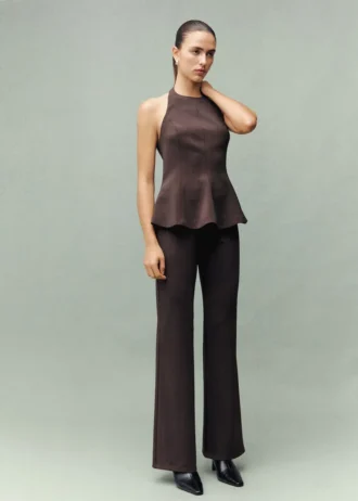 Top con peplo e scollo all’americana