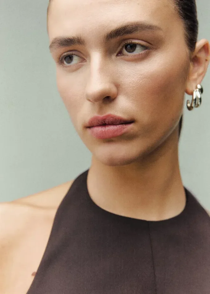 Top con peplo e scollo all’americana Top con peplo e scollo all’americana