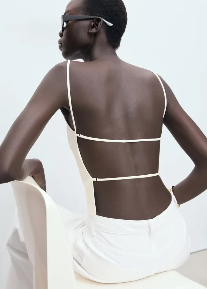 Top con schiena scoperta Top con schiena scoperta