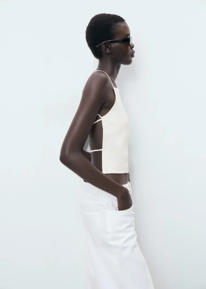 Top con schiena scoperta Top con schiena scoperta