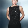Top con scollo a barchetta e strass Top con scollo a barchetta e strass