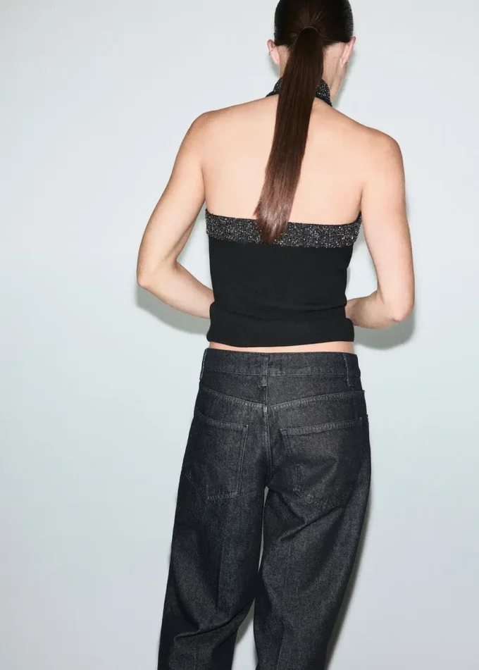 Top con scollo all’americana e glitter Top con scollo all’americana e glitter