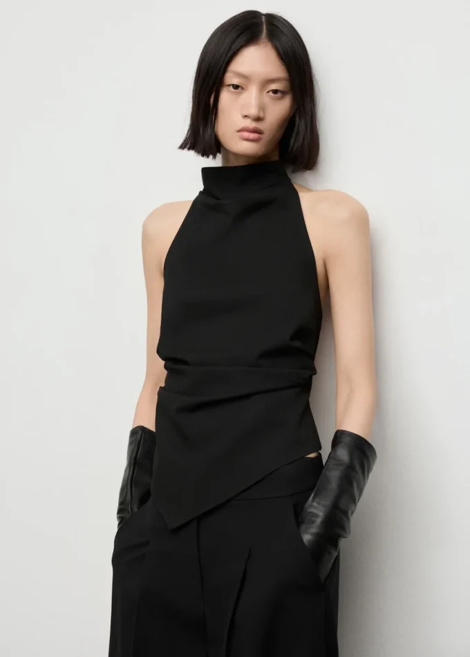 Top con scollo all’americana e schiena scoperta Top con scollo all’americana e schiena scoperta