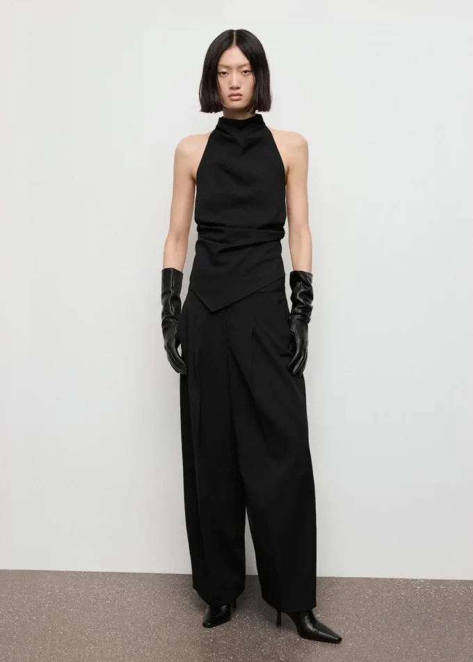 Top con scollo all’americana e schiena scoperta Top con scollo all’americana e schiena scoperta