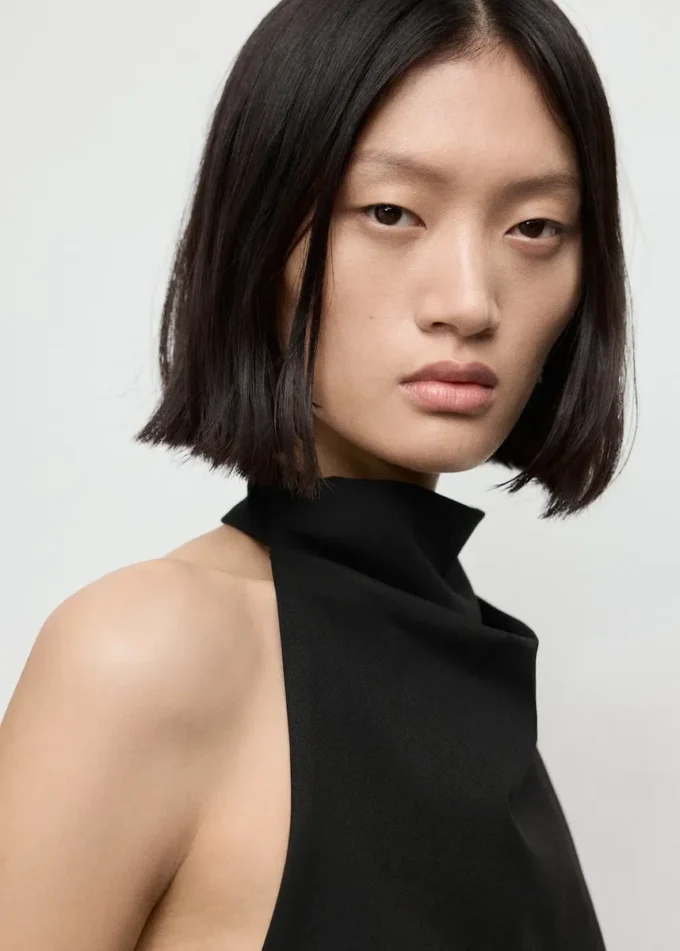 Top con scollo all’americana e schiena scoperta Top con scollo all’americana e schiena scoperta