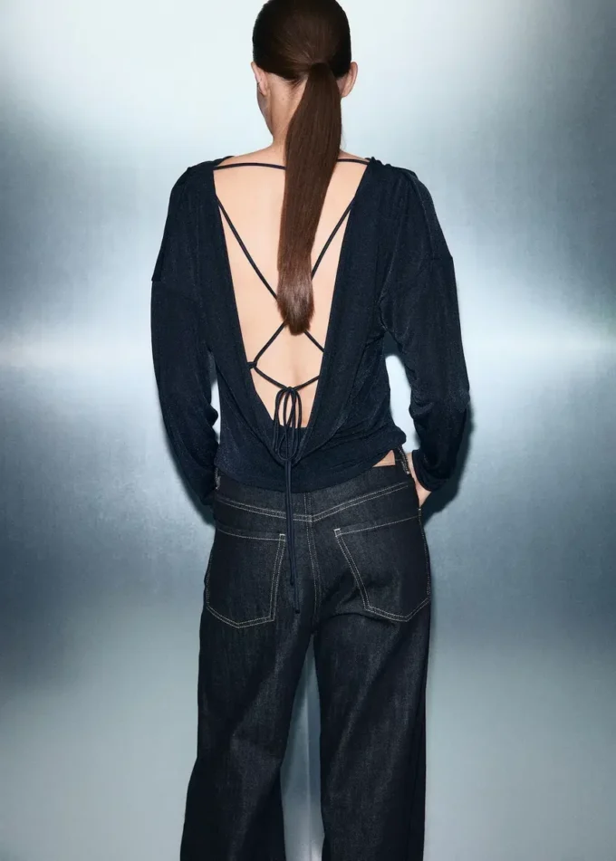 Top con scollo drappeggiato Top con scollo drappeggiato