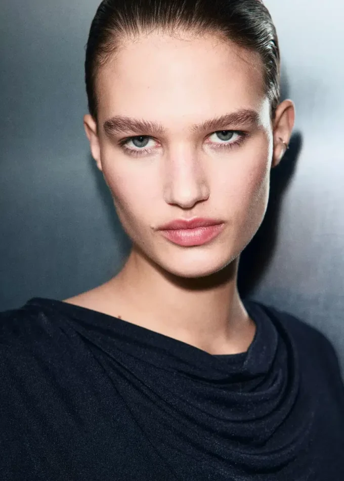 Top con scollo drappeggiato Top con scollo drappeggiato