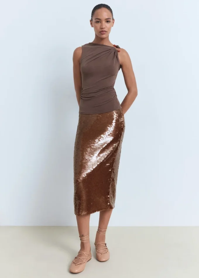 Top con volant e dettaglio gioiello Top con volant e dettaglio gioiello