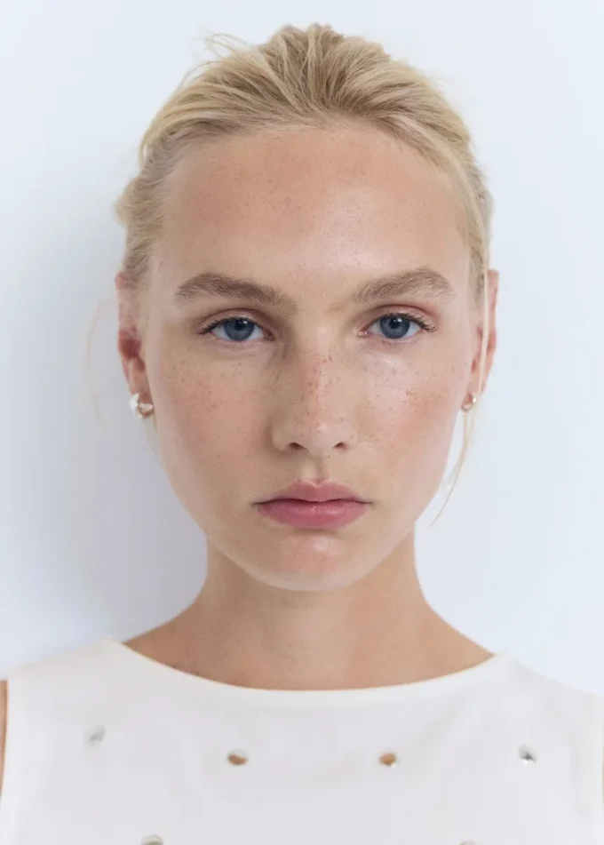 Top in cotone con borchie Top in cotone con borchie