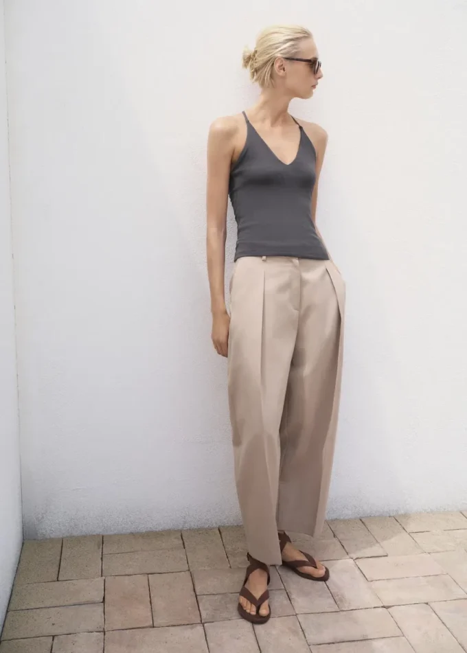 Top in cotone con schiena scoperta Top in cotone con schiena scoperta