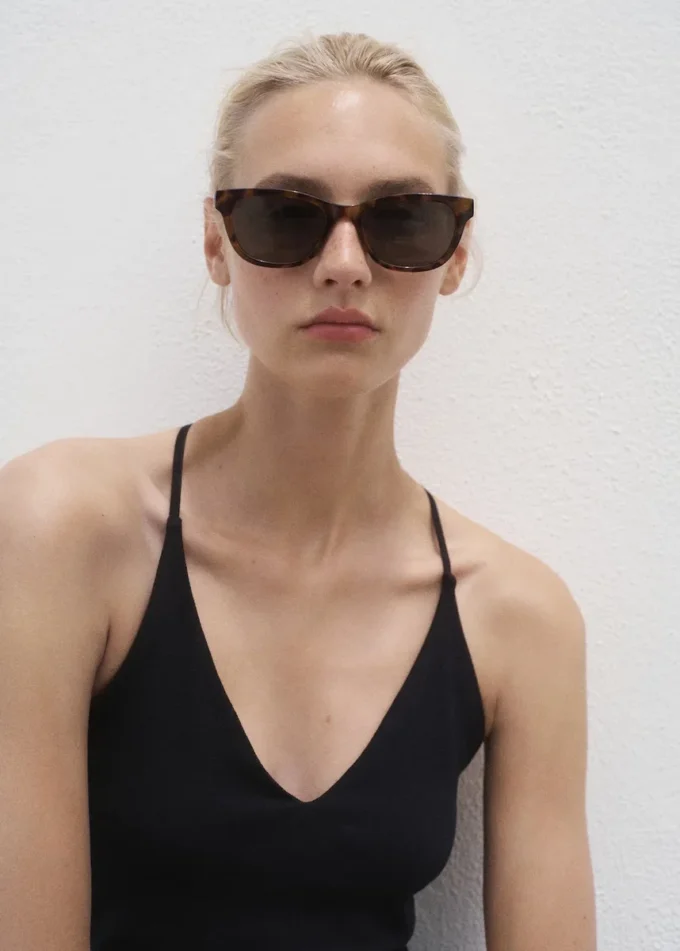 Top in cotone con schiena scoperta Top in cotone con schiena scoperta