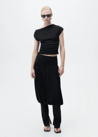 Top in cotone con scollo asimmetrico