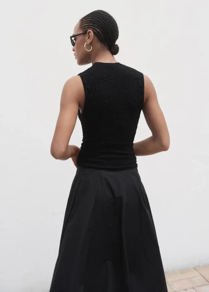 Top in crêpe testurizzato Top in crêpe testurizzato