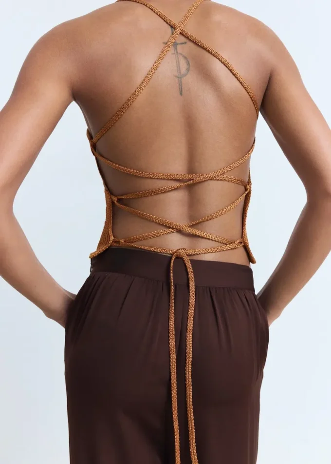 Top in maglia lurex con incrocio sulla schiena Top in maglia lurex con incrocio sulla schiena