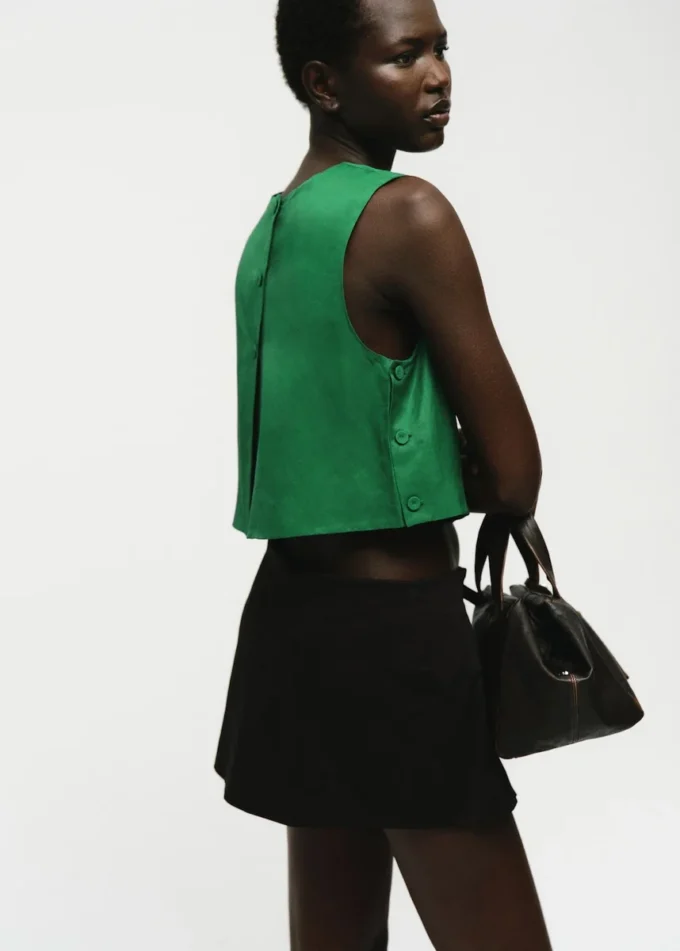 Top in misto lino con bottoni Top in misto lino con bottoni