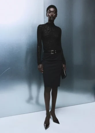 Top in pizzo con collo alla coreana