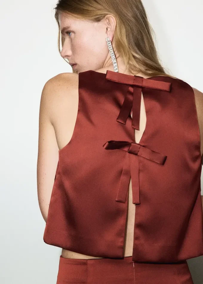 Top in raso con fiocchi Top in raso con fiocchi