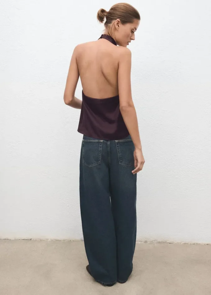 Top in raso con scollo drappeggiato Top in raso con scollo drappeggiato